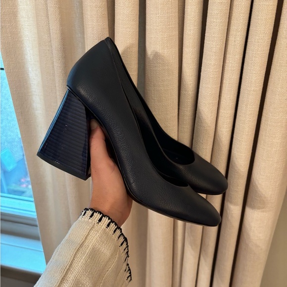 Mercedes Castillo Navy Chunky Heel Pumps - Picture 2 of 4